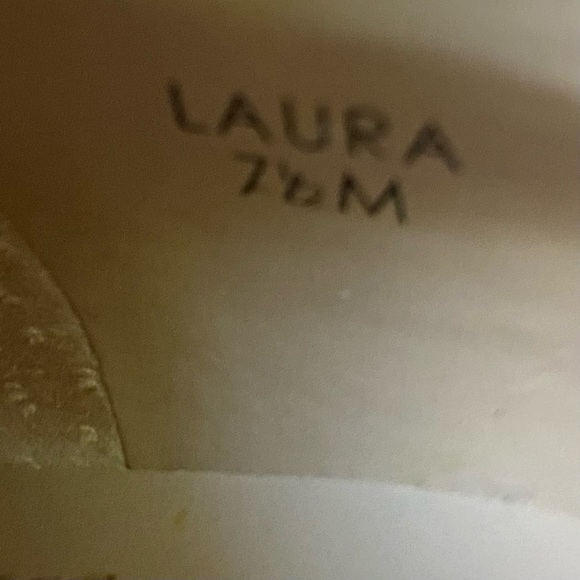 TAHARI in taupe and black tall heels with fabulous lines. Great looking shoe! - Picture 5 of 8